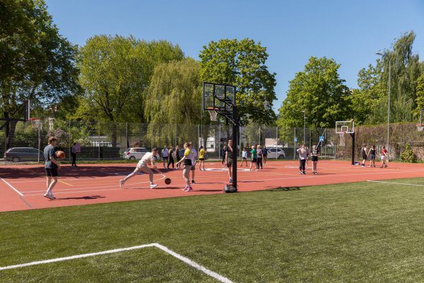 Tuskulėnų gimnazijos sporto aikštynas