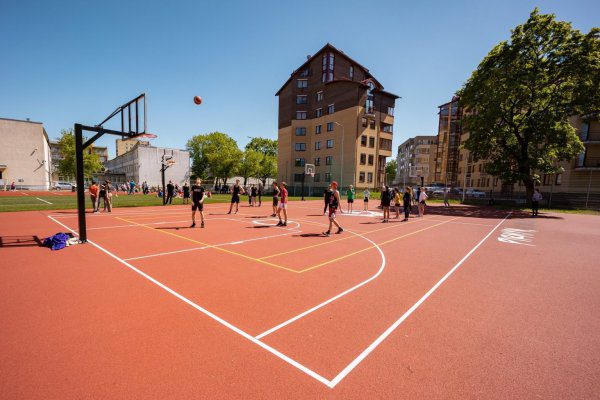 Tuskulėnų gimnazijos sporto aikštynas