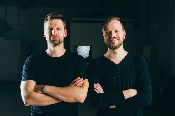 Elektronikos duetas „Black Water“ klausytojus kviečia į įrašų studiją