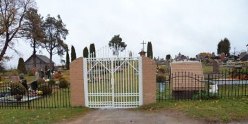 Lieponių kaimo kapines apjuosė nauja tvora