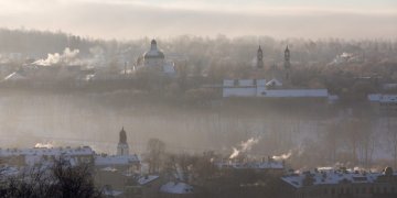 Šąlant orams, sostinės nakvynės namai atviri benamiams