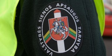 Kontrabandininkai liko ir be rūkalų, ir be automobilio