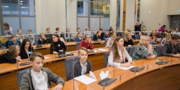 Mokiniai savivaldybėje dalinosi savo patirtimi kovojant su patyčiomis