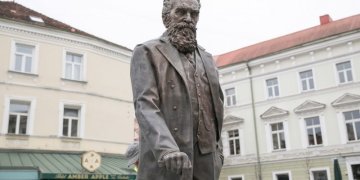 Į Vilnių sugrįžta J. Basanavičius: senamiesčio kavinės siūlys šventinius meniu