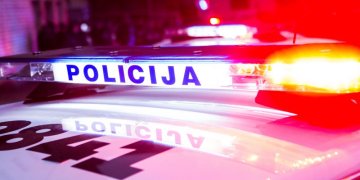 Sukdamas į kairę, nedavė kelio pagrindiniu keliu tiesiai važiavusiam automobiliui