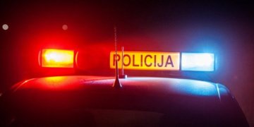 Neblaivus automobilio vairuotojas sustabdytas tik peršovus jo mašinos padangas