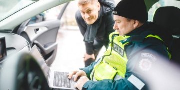 Į draugišką reidą pavyzdingi vairuotojai atvyko patys – pareigūnai akcentavo laukinių gyvūnų keliamą pavojų