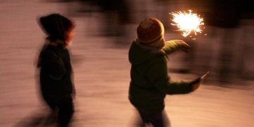 Ugniagesiai gelbėtojai įspėja leisiančius fejerverkus: menka klaida gali kainuoti gyvybę