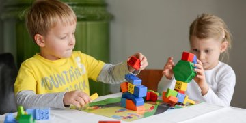 5 priežastys dovanoti vaikams žaidimus be taisyklių: skatina protinį ir kūrybinį vystymąsi