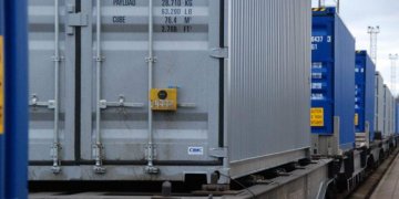 Kiniškų krovinių proveržis: per Lietuvą pervežtas šimtasis sąstatas