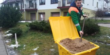 Vilniečių saugumui ir patogumui – smėlio ir druskų mišinio konteineriai