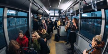 Staigmena vilniečiams – gyva muzika viešajame transporte