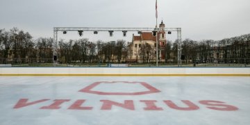 Sostinės Lukiškių aikštėje atidaroma čiuožykla, o fontanas virs įspūdinga instaliacija