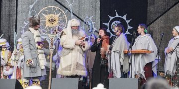 Vilniaus Kalėdų eglė į sostinę atviliojo net 6 Kalėdų Senelius