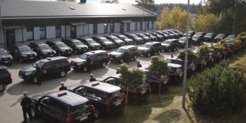 Pasieniečiai už ES lėšas pirks naujų visureigių ir mikroautobusų