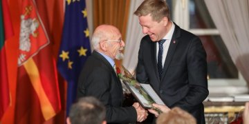 Vilniaus meras apdovanojo prasmingiausių darbų Vilniui kūrėjus