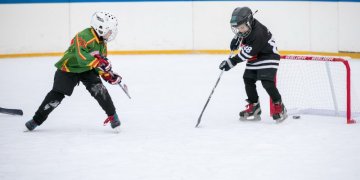 Vilniaus moksleiviai kūno kultūros mokosi čiuožykloje
