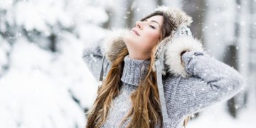 6 patarimai, kaip apsaugoti plaukus nuo šalto ir sauso žiemiško oro