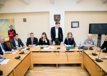 Priesaiką sulaužiusiems ir įgaliojimų netekusiems savivaldybės tarybos nariams – apribojimas aštuonerius metus dalyvauti savivaldos rinkimuose