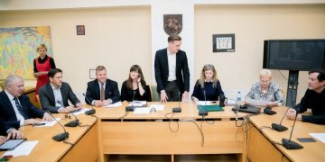 Priesaiką sulaužiusiems ir įgaliojimų netekusiems savivaldybės tarybos nariams – apribojimas aštuonerius metus dalyvauti savivaldos rinkimuose