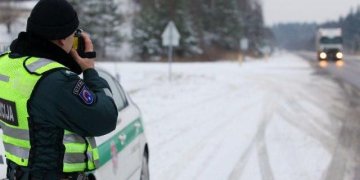 Ketvirtadienį eismo įvykiuose žuvo vienas ir buvo sužeisti penki žmonės. Per savaitę keliuose žuvo penki eismo dalyviai