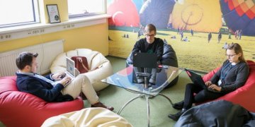 Nuo skaitmeninės lygybės iki žolės kabinete: IT įmonių pavyzdžiu sostinės savivaldybė gerina darbo kokybę