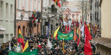 Sostinėje – tūkstantinė jaunimo eisena „Lietuvos valstybės keliu”