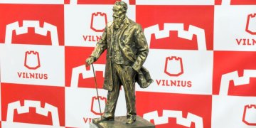 Vasario 15 d. kviečiame į skulptūros dr. J. Basanavičiui atidengimą jo vardo progimnazijoje