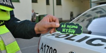 Vilnietis pareigūnams pasiūlė 10 eurų kyšį