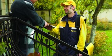 Lietuvos senjorams gera žinia – pensijas ir toliau galės atsiimti Lietuvos pašte