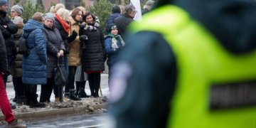 Gyventojų apklausa: visuomenės saugumo jausmas didėja, pasitikėjimas policija viršija ES vidurkį