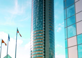 Į Vilnių grįžta legenda tapęs bėgimas į „Europos“ dangoraižį