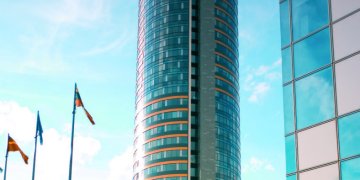 Į Vilnių grįžta legenda tapęs bėgimas į „Europos“ dangoraižį