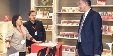 Vilniaus oro uoste duris atvėrė naujas turizmo informacijos centras, dirbsiantis ir naktį