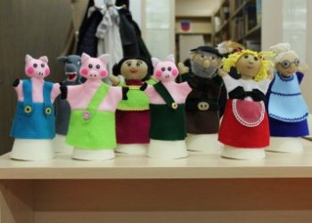 Lėlės bibliotekoje