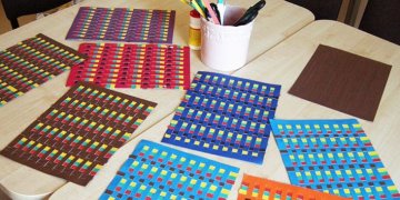 Rykantų bibliotekoje nupynė tautiškas juostas