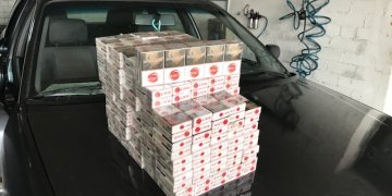 Lietuvoje gyvenanti baltarusė kontrabandinius rūkalus slėpė automobilio bake