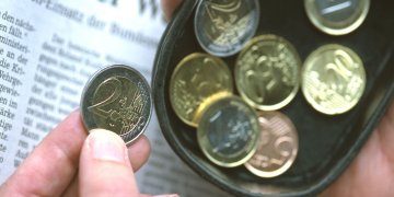Seimas nustatė vaiko laikinosios priežiūros išmoką – iki 228 eurų