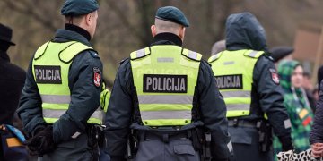 Vilniuje prie vaikų žaidimo aikštelės apvogtas vyras