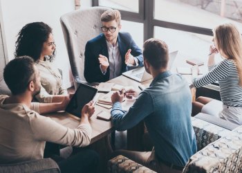 Skirtumas tarp moterų ir vyrų atlyginimų lemia skurdesnę moterų senatvę