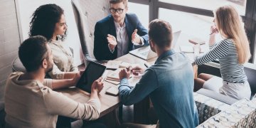 Skirtumas tarp moterų ir vyrų atlyginimų lemia skurdesnę moterų senatvę