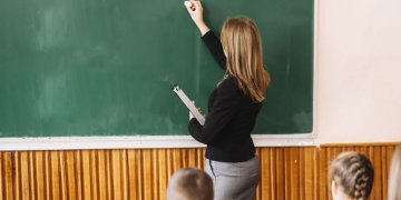 Streikavę mokytojai vėl reikalauja didinti algas