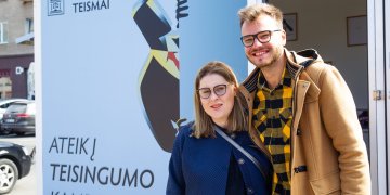 Visuomenę švietė žaisminga ir netikėta forma