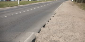 Sostinėje moderniai rekonstruojama itin judri Ąžuolyno gatvė