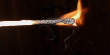 Vilniuje, įtariama, padegti du automobiliai