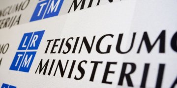 Teisingumo ministerija siūlo perpus mažinti mokesčius jaunoms šeimoms už notarų paslaugas