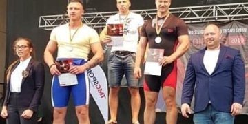 Advokatas V. Kanapinskas tapo Lietuvos štangos spaudimo vicečempionu