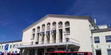 IŠ GRAIKIJOS ATSKRIDĘ, ĮTARIAMA, IRAKO PILIEČIAI NAUDOJOSI LENKIŠKOMIS KLASTOTĖMIS