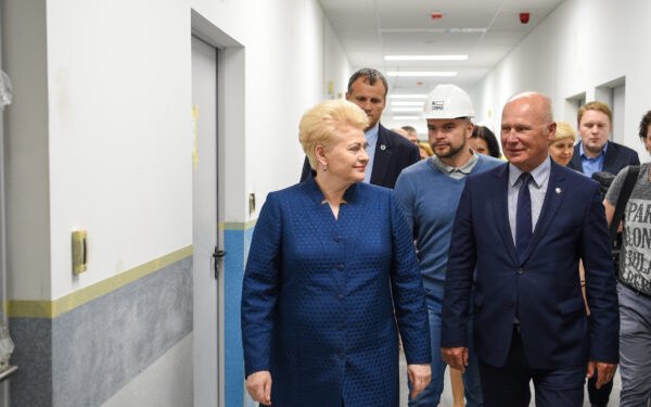 D. Grybauskaitė apžiūri naująją Infekcinių ligų ir tuberkuliozės ligoninę. R.Dačkaus, LRP nuotr.