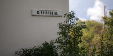 Sostinės taryba svarsto K. Škirpos alėją pervadinti į Trispalvės